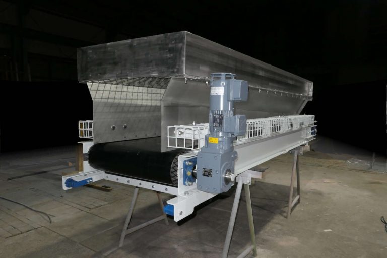 Dosierförderband für Kunststoffchips Getriebebau Nord