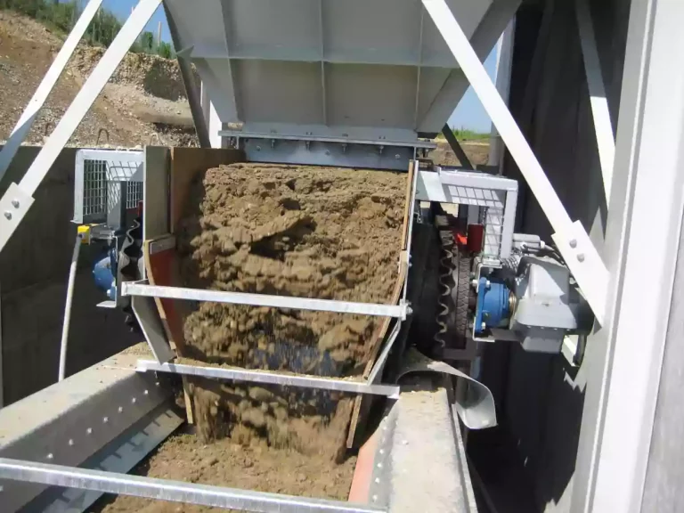 Abzugsband mit Wellkantengurt Gurtbreite 800 mm bei der Förderung